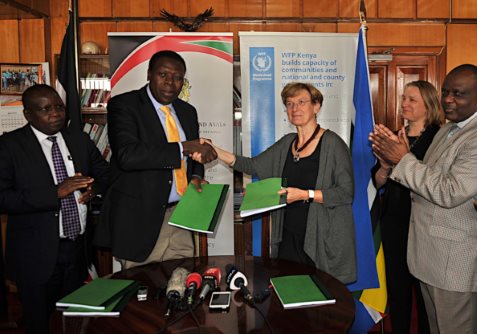 Hon. Eugene L. Wamalwa, Cabinet Secretary, Ministry of Devolution and the ASALs and H.E. Annalisa Conte WFP Representative and Country Director, shaking hands after having signed the Agreement. 