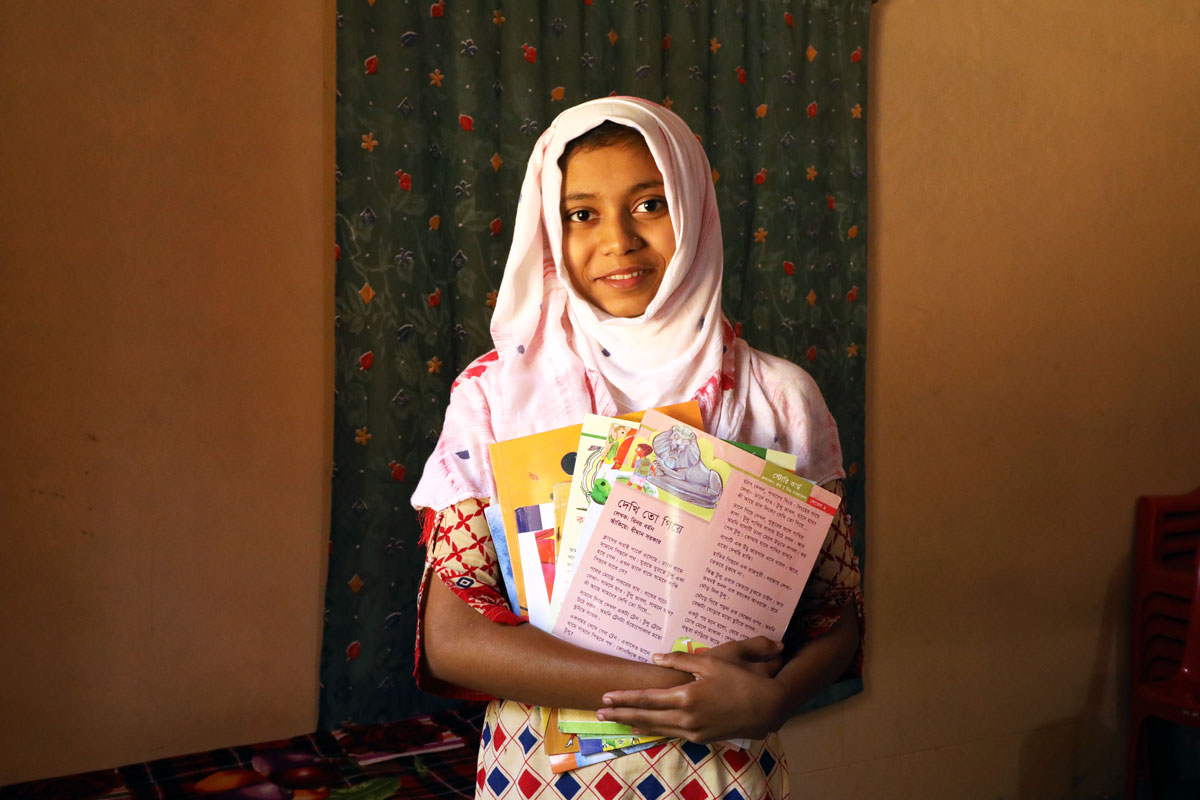1200px x 800px - Education day: A schoolgirl in Bangladesh reads her way to success | World  Food Programme