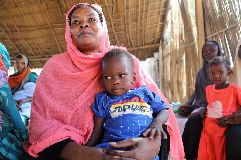 A mother and her son at Mayo Mandala Nutrition Center.  © WFP/Muna Abdelhakim