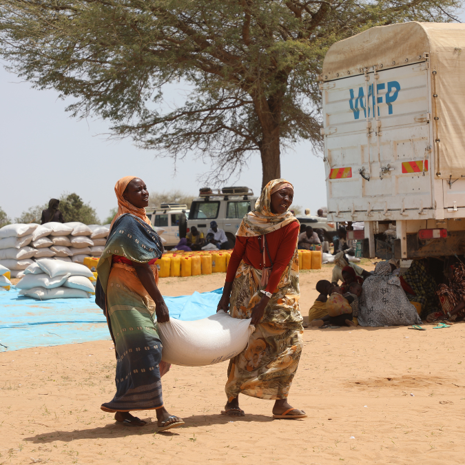 Sudanese refugees who fled the conflict in Sudan receive WFP food assistance at the Zabout Refugee Camp.