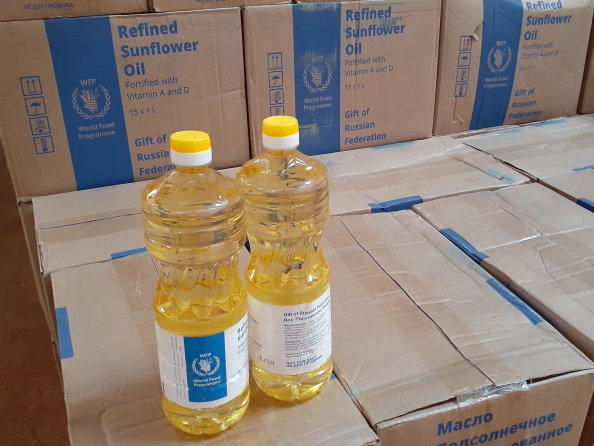 Photo: WFP/ Esther Ouba, fortified vegetable oil from donated from the Russian Federation to vulnerable people of Burkina Faso