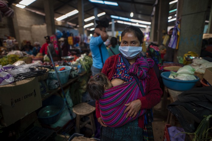 Photo: WFP/Carlos Alonzo, Mother with her child in San Mateo Ixtatán, Guatemala.