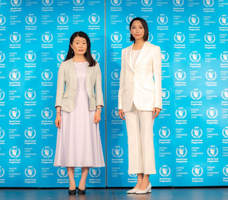 Photo: WFP/ Photogallery, Naoe Yakiya (left), the Director of the World Food Programme Japan Relations Office and Japanese actress Anne (right), WFP Goodwill Ambassador at a press announcement event in Tokyo. 