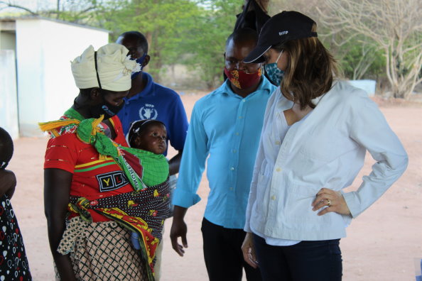 Photo: WFP/ Noemi Renzetti, Princess Sarah Zeid of Jordan on a visit to a WFP-supported gender-sensitive stunting prevention programme in Sofala Province, Mozambique