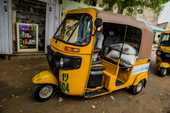 WFP food distribution using Kéké rickshaws in Kano, Nigeria. Photo: WFP/Photogallery