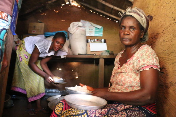 WFP/Alice Rahmoun. Cookers in the kitchen during the meal distribution at Mahonda ORA's school, Republic of Congo