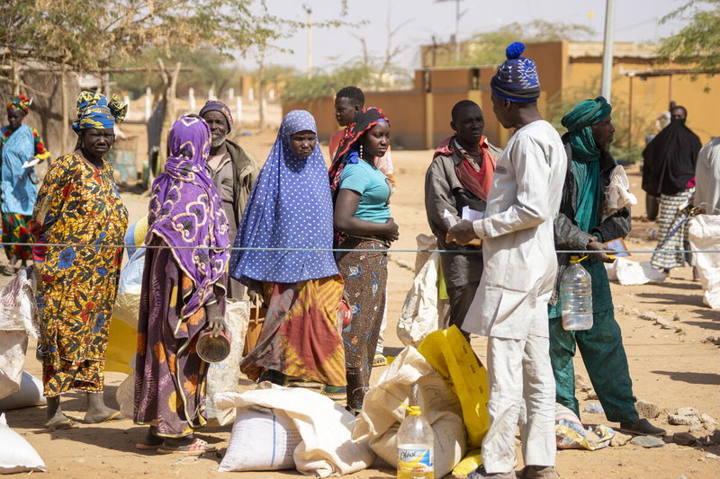 WFP/Cheick Omar Bandaogo, Internally displaced people at a joint UN distribution site in the Sahel region of Burkina Faso.