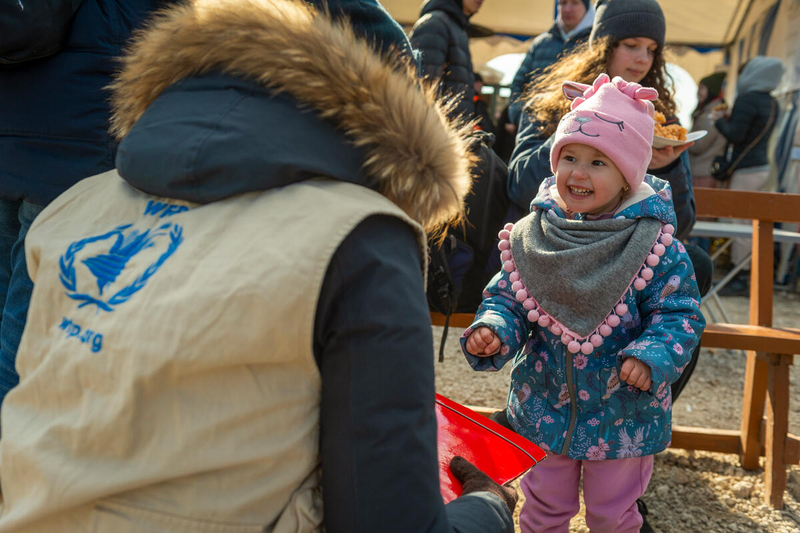 Photo: WFP/Giulio d'Adamo. Food distribution at the Ukraine-Moldova border reception center near the town of Palanca.