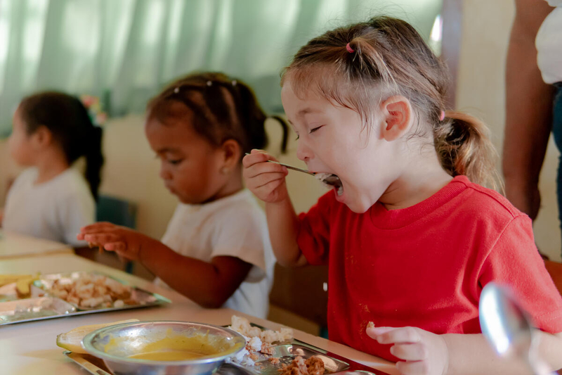 WFP is expanding its school meals programme to include hot meals prepared with fresh food and served to 16,000 school children and staff in over one hundred schools in Falcón state, Venezuela. ©WFP/Elias Miranda