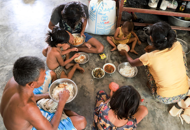 WFP assists cyclone-affected people in Myanmar ©WFP/Su Myat Yadanar