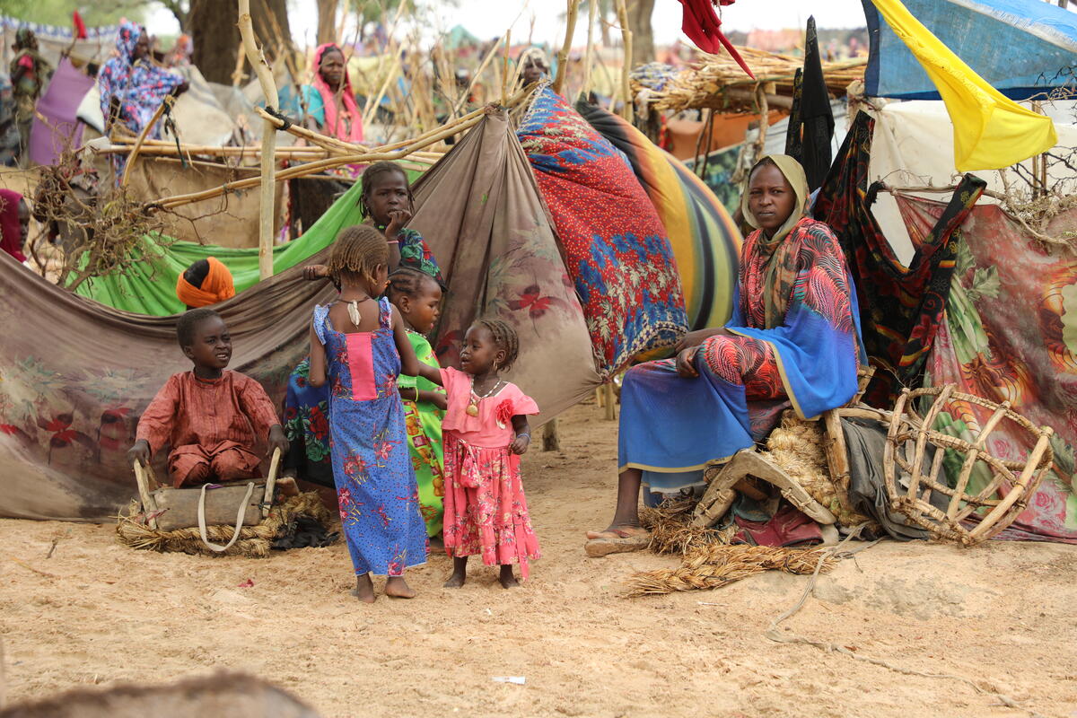photo: WFP/ Eloge Mbaihondoum. People seeking shelter at an refugee entry point located 5 km from the Chadian border with Sudan. Most of these people were already internally displaced in the Darfur region.