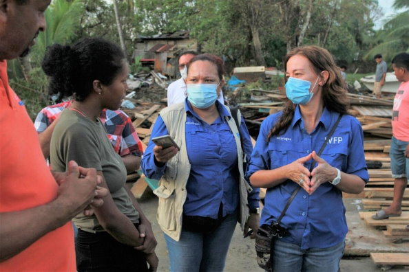 Photo: WFP/Oscar Duarte. WFP Representative, Giorgia Testolin (right), meets local community leaders at one of Bilwi's neighbours devastated by Hurricane Eta.