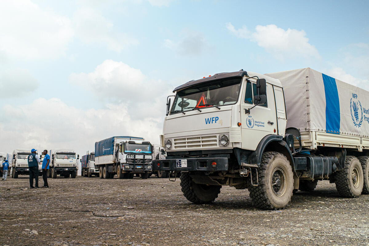 WFP/Abubakar Garelnabei. WFP Convoys heading from Port Sudan to Zamzam, Kadugli and Dilling to deliver lifesaving food aid to conflict affected communities. WFP/Abubakar Garelnabei. WFP Convoys heading from Port Sudan to Zamzam, Kadugli and Dilling to deliver lifesaving food aid to conflict affected communities.