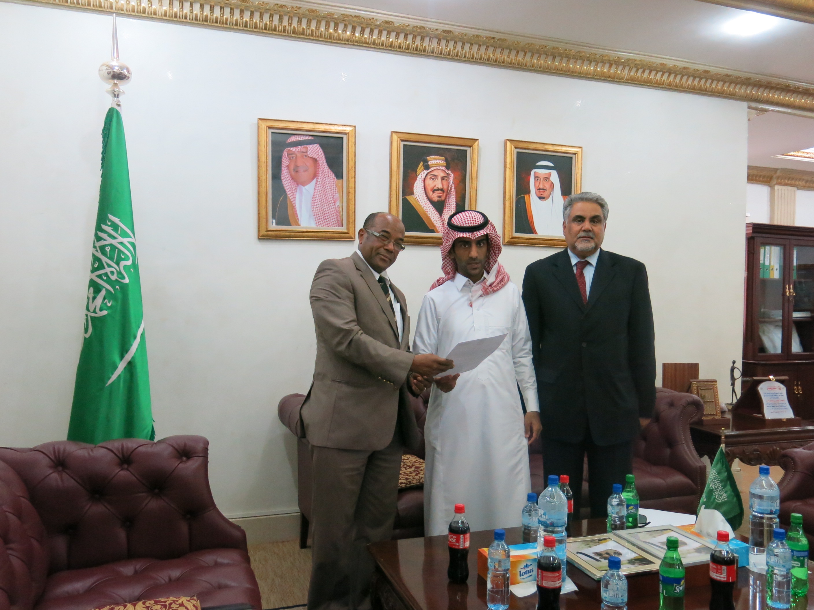 Vulnerable Families In Burkina Faso Receive Dates From Kingdom Of Saudi Arabia