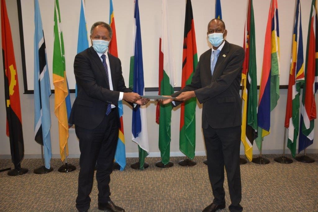 WFP Regional Director for Southern Africa, Dr. Menghestab Haile (left) hands over the Letter of Credence to the SADC Executive Secretary, His Excellency Mr. Elias Magosi. Photo: SADC/Peter Mabaka