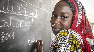Kaka Marabou writing her name on the school blackboard in Yakoua, Lake Chad. Refugees, displaced people and other poor communities in the Lake Chad basin are dependent on humanitarian assistance for survival and access to basic education is also limited. WFP/Giulio d'Adamo
