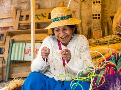 Artisan woman from the Uru Native Nation, engaging in the braiding work of the characteristic crafts of this nation.