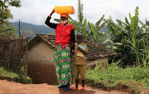 An efficient water supply means the children can wash their hands and the local community can access water closer to their homes. Photo: WFP/Emily Frendenberg 