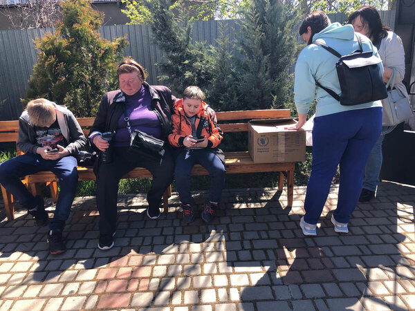 A WFP food distribution point in Odesa, where people gets boxes with pasta, canned meat, rice, oil and salt. Photo: WFP/Jonathan Dumont