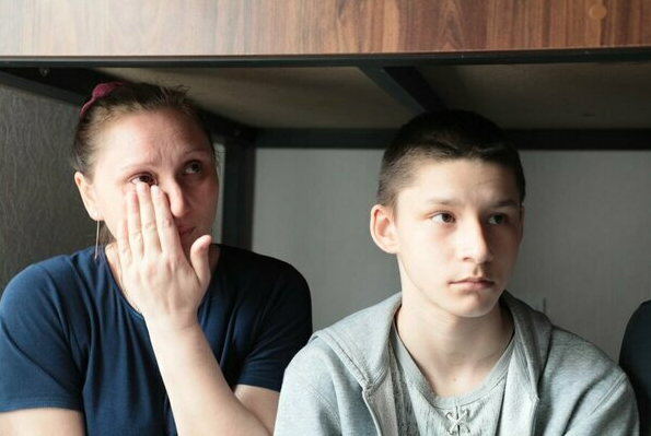 Olexander and Liubov’s family had to leave Kharkiv and are now sheltered in Poltava, where they received assistance from WFP. Photo: WFP/Reem Nada