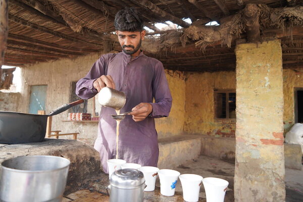 Ali is able to sell tea in Sindh thanks to EU cash assistance