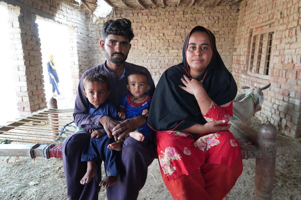 Ali and Alina are running a teashop after he lost his job because of floods last year, thanks to 'multi-purpose' cash from ECHO. Photo: WFP/Anam Abbas