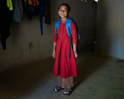 Hason Ara's daughter in standing with a school backpack on her back