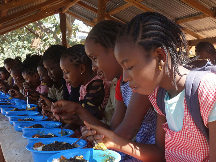 School children eating nutritious meal 