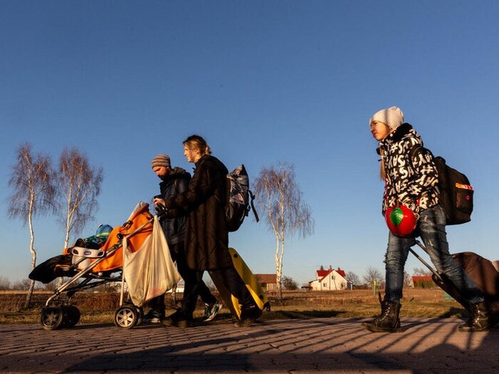 A family from Ukraine affected by the war, walking to the Poland border