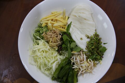 Cooking a favourite Lao dish — Khao Poon