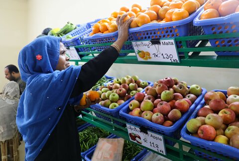 Bangladesh: Supermarket shopping in the world's biggest refugee camp