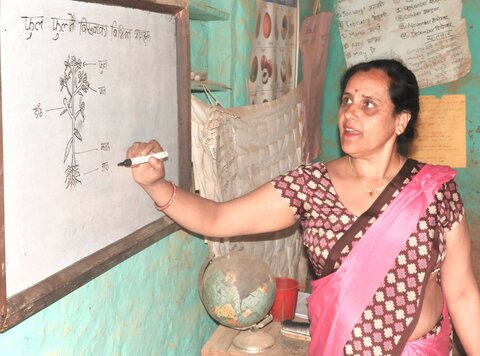 Nepal: WFP laptops charge hopes among girls returning to school