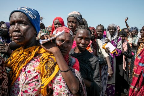 South Sudanese head home from war-torn Sudan