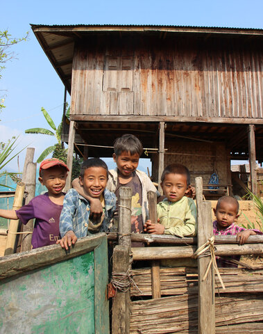 kids in myanmar