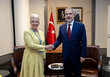 WFP Executive Director Cindy McCain and Türkiye’s Minister of Foreign Affairs H.E. Hakan Fidan shaking their hands