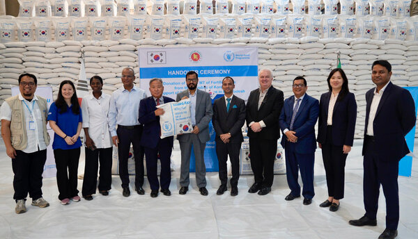 Photo: WFP/photo gallery. Korean Rice Handover Ceremony