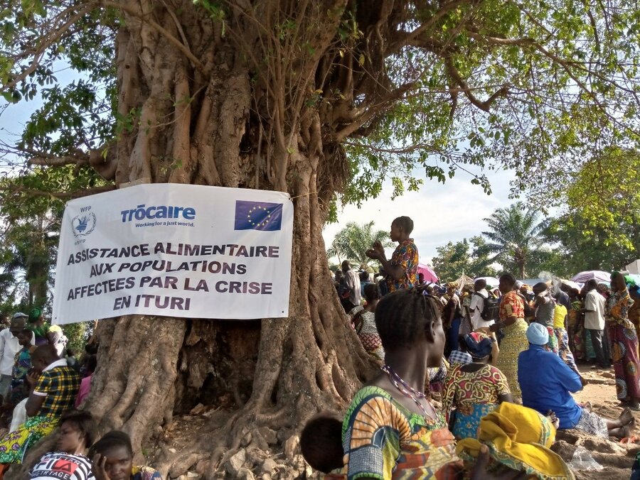 Trocaire/Matthieu Muhima Caption for ECHO CASH ITURI TREE: People gather at a WFP food distribution in cash in DRC’s conflict-hit Ituri province