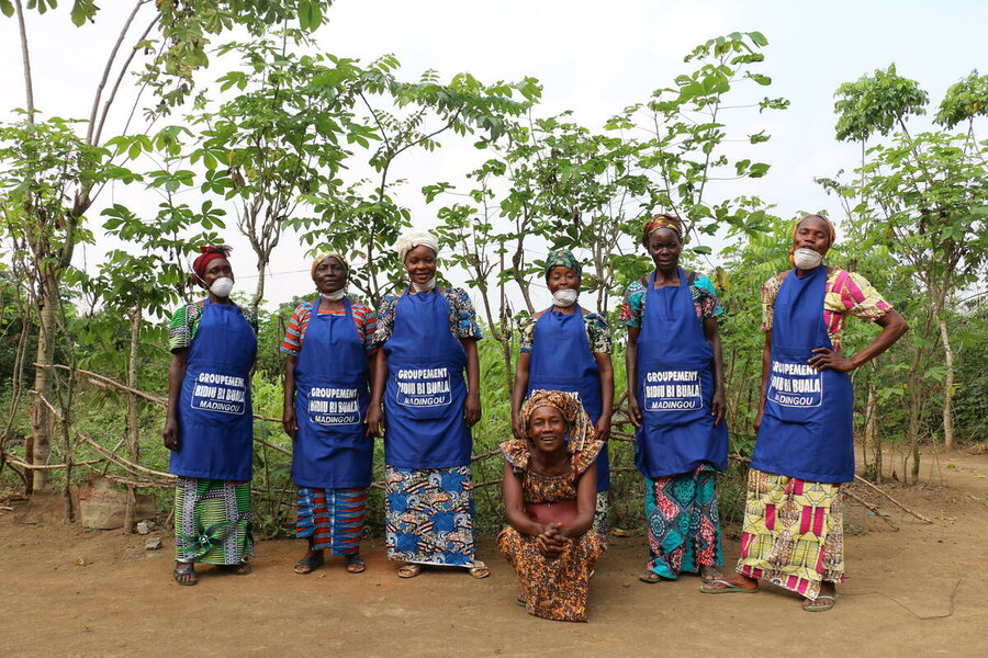 Women who produce Mbala pinda in Congo