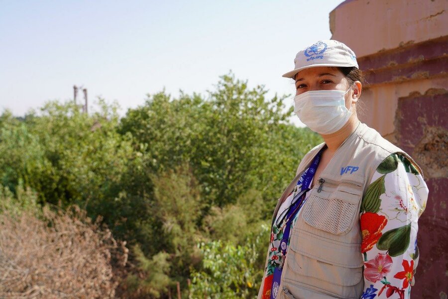 Rania at one of WFP’s food distribution points. It’s her job to make sure the right food is reaching the people who need it the most. Photo: WFP/Jessica Lawson