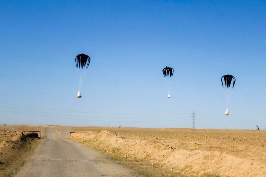 Lifesaving food arrives in Deir Ezzor for families who were in desperate need of assistance. Photo: WFP/SARC