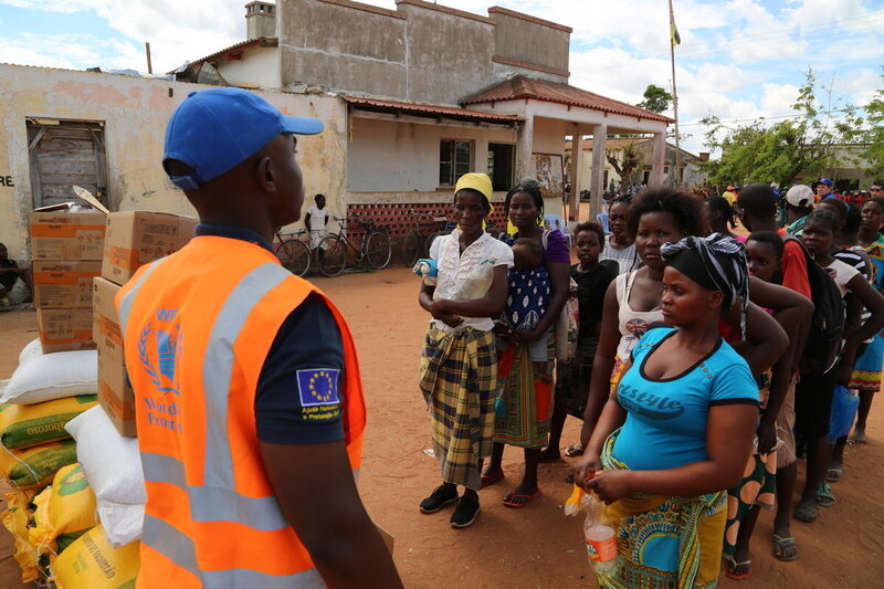 People affected by cyclone Idai lining up to receive food assistance at a WFP food distribution center.