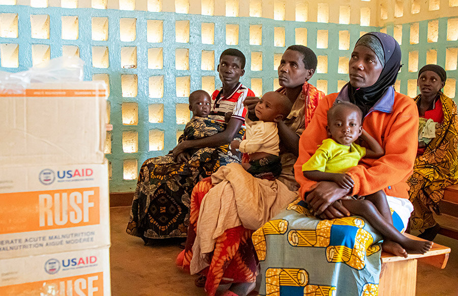 Patients wait to see a health worker at a health centre in Burundi. Photo: WFP/Aurore Ishimwe