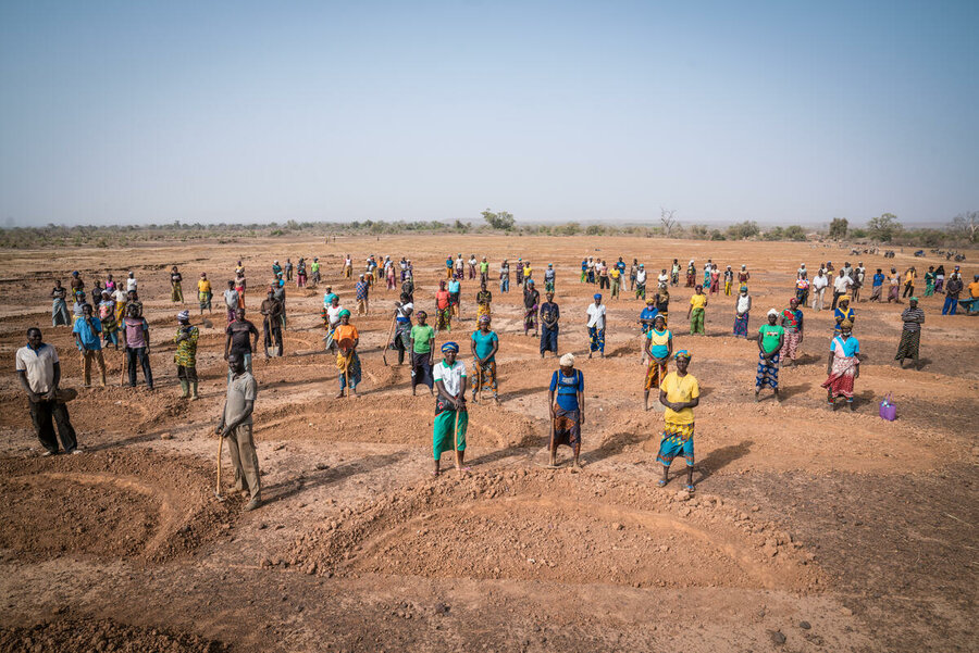 People work on a WFP-back land rehabilitation project in Sirighin, Burkina Faso, in March 2021
