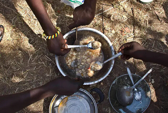 Refugees share a meal at Ochaya Rhino camp