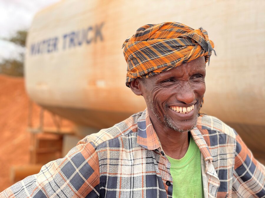 Ibrihin, a resident of Dolo Bay waits for water delivered by the local authorities. Photo: WFP/Claire Nevill