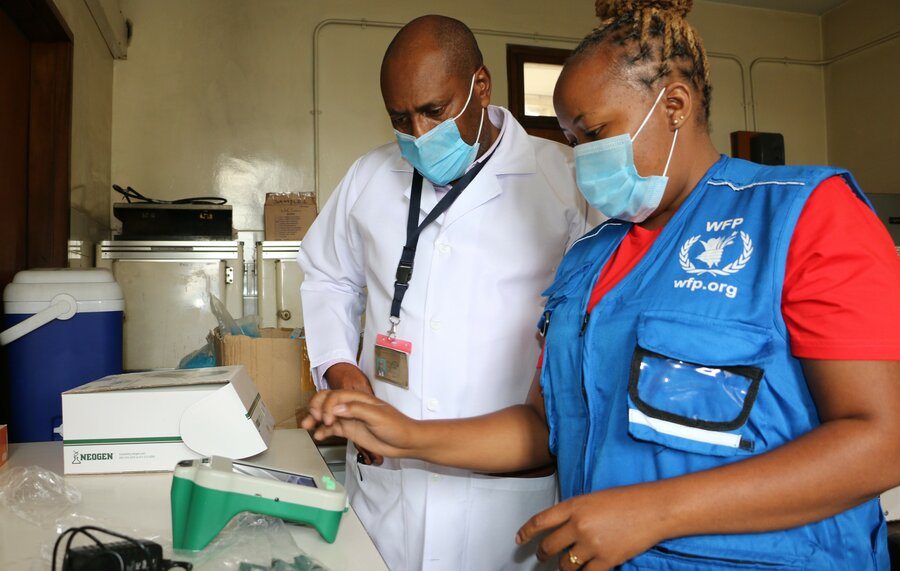 Caroline Mwendwa, a food technologist with the WFP in Kenya, trains a public health officer on food safety and quality. Photo: WFP/Martin Karimi