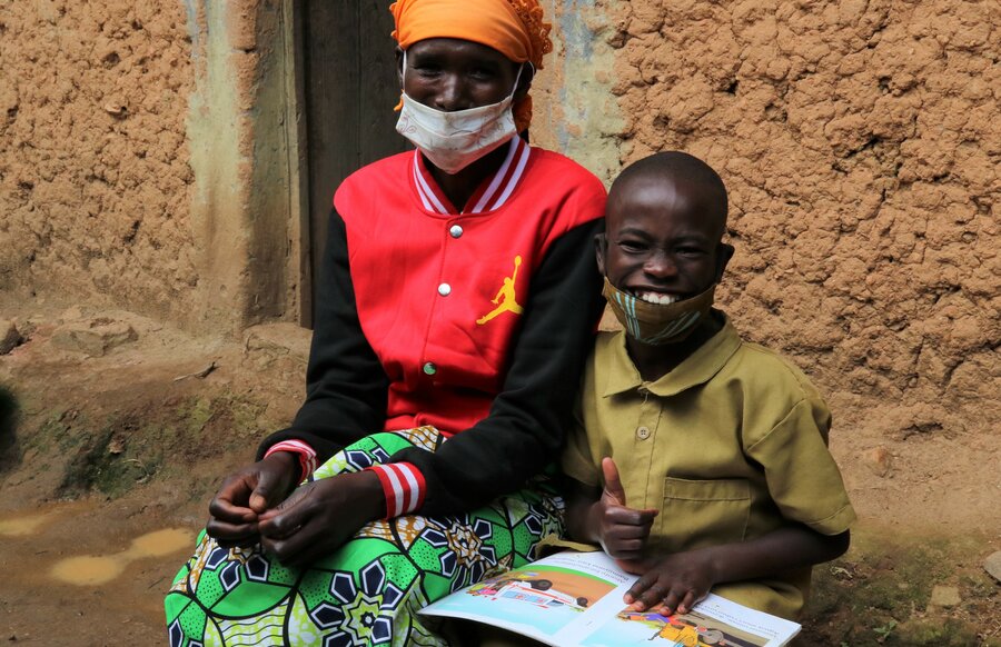 Francine's children impress her with their knowledge of English and their reading skills. Photo: WFP/Emily Frendenberg 