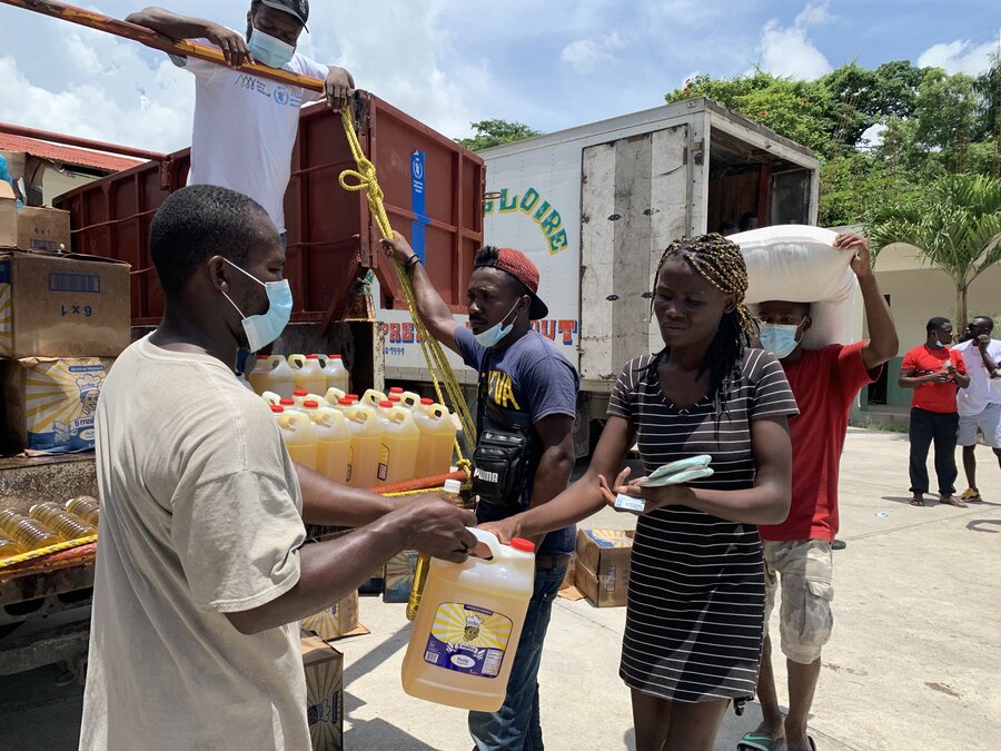 Food distribution at Camp Perrin_marianela gonzalez