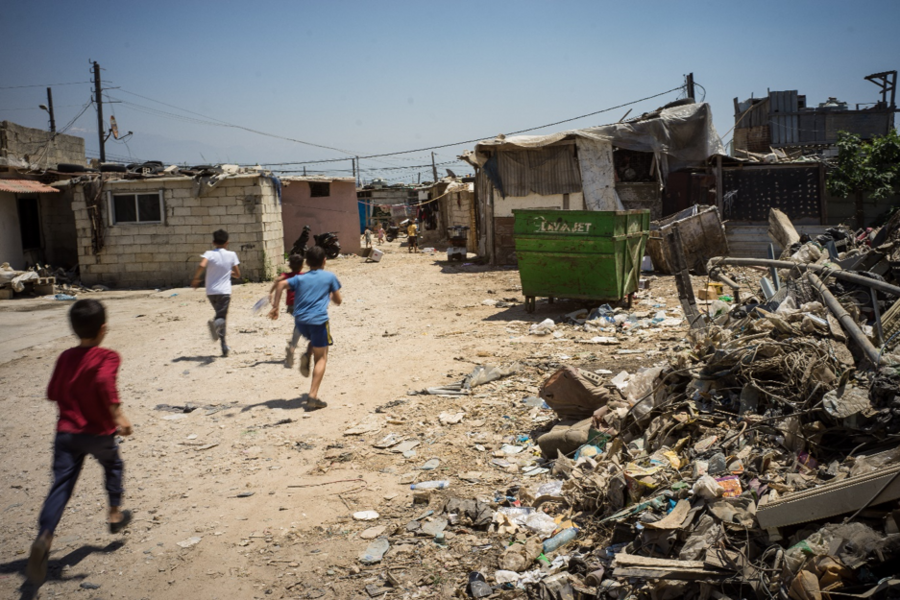 Tragic living conditions shatter childhoods in Tripoli’s Hay Al Tanak neighbourhood, which has been dubbed the “human face of poverty.” Photo: WFP/Giulio Origlia