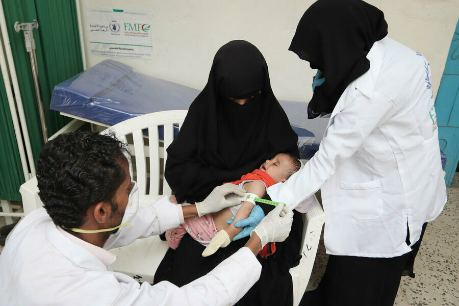 Yemen: A woman whose 10-month-old boy is suffering malnutrition at a WFP-supported clinic in Al Dhale. Photo: Saleh Bin Haiyan
